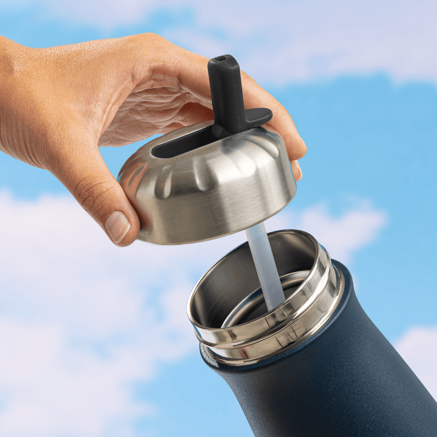 traveler-flip-straw-lid-c2 Swell_Flip_Straw_Cap_Traveler-Straw-Down-Bottle-1.png